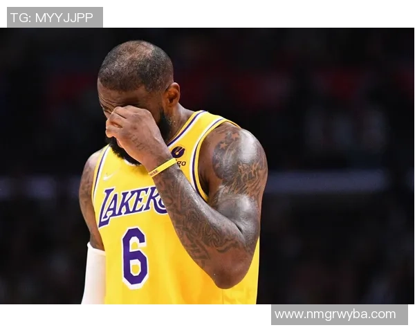 詹姆斯因伤缺阵,湖人客场不敌勇士,遭遇四连败 詹姆斯因伤缺阵,湖人客场不敌勇士,遭遇四连败